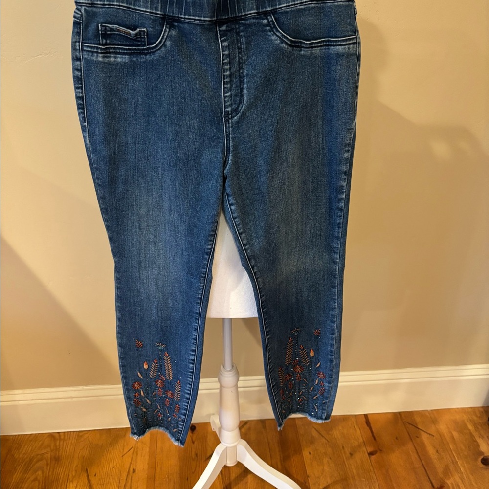FDJ Women's Blue  Jeans with Embroidered Detail